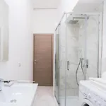 & Modern By Rent Como