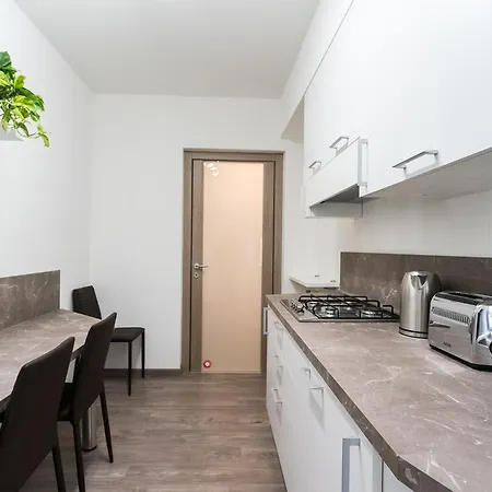& Modern By Rent *