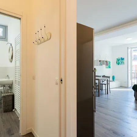 Apartment & Modern By Rent Como