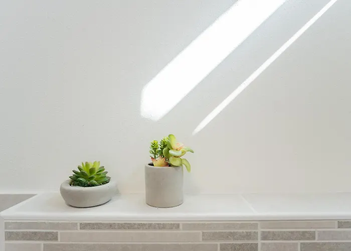 Central Modern Apartment *