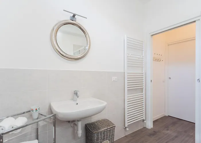 Central & Modern Apartment By Rent All Como