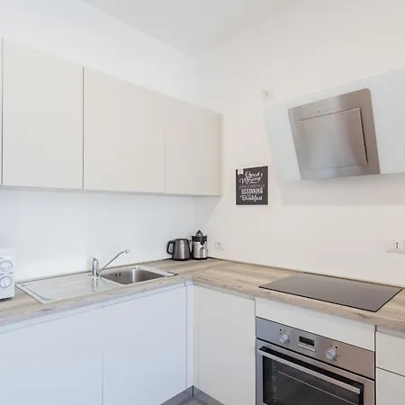 & Modern By Rent * Como