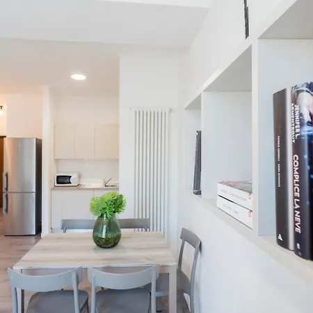 & Modern By Rent Lejlighed Como