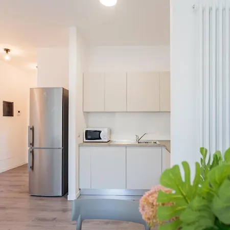 Lägenhet & Modern By Rent Como