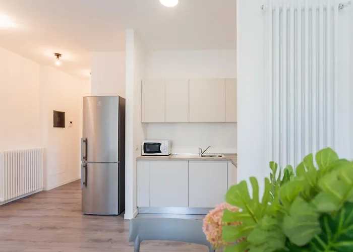 아파트 Central Modern Apartment 코모
