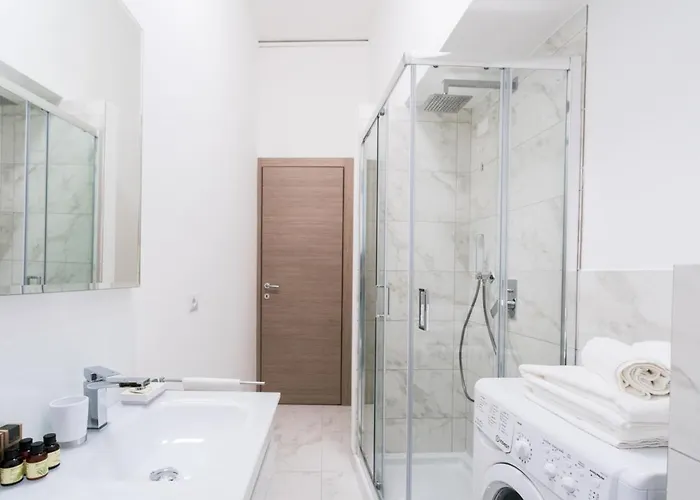 Central & Modern Apartment By Rent All Como Όπως